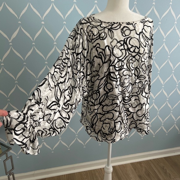 White House Black Market Boxy Black and White Blouse - Picture 2 of 2